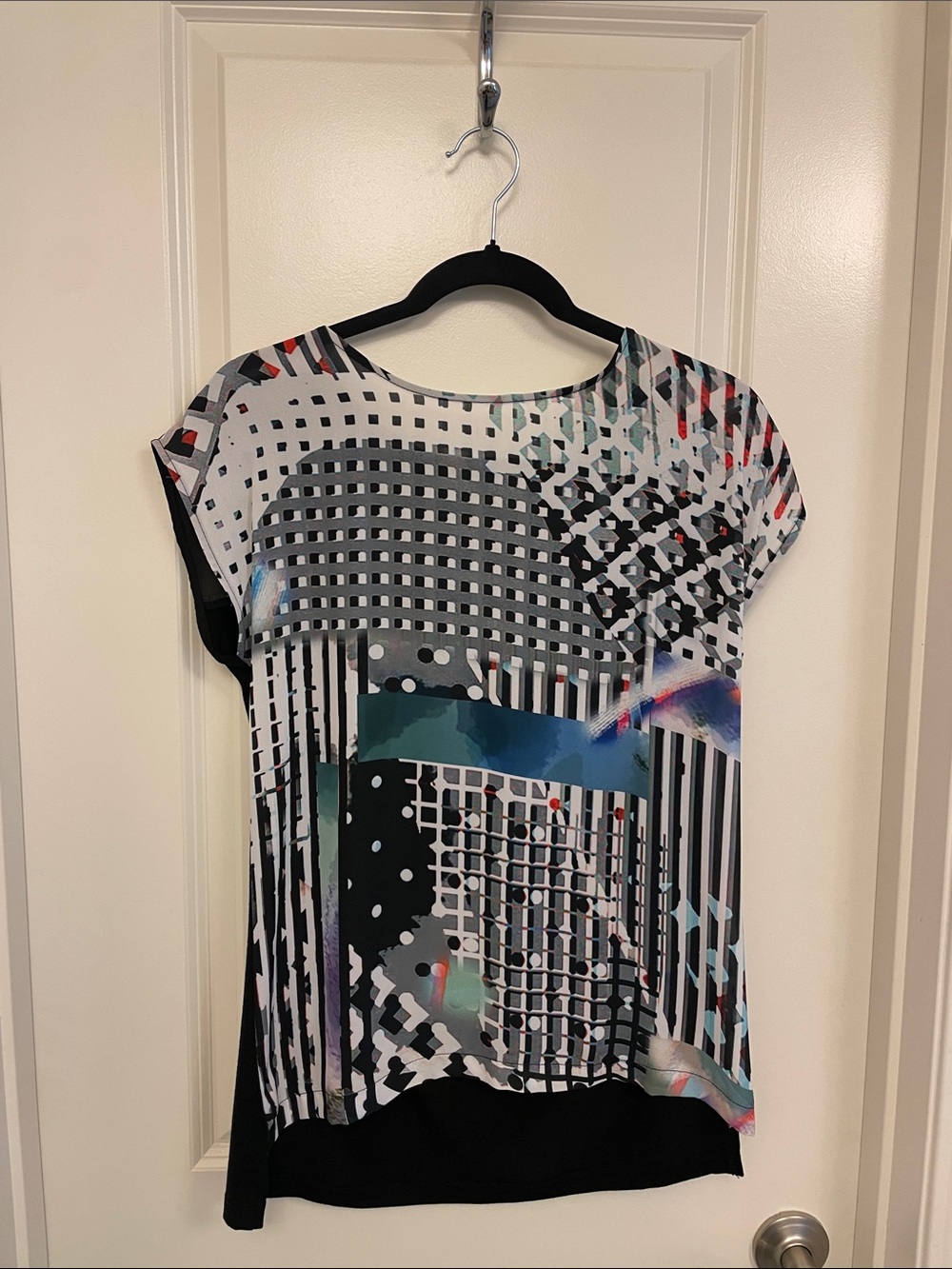 Abstract Grid Print Cap-Sleeve Blouse in Black and Teal